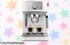 Deliciosa cafetera espresso De'Longhi Stilosa EC260, diseñada para que prepares cafés de bar sin salir de casa y a un precio rebajado que no se repetirá. ¡No te quedes sin la tuya, siente la energía en cada sorbo antes de que se agote!