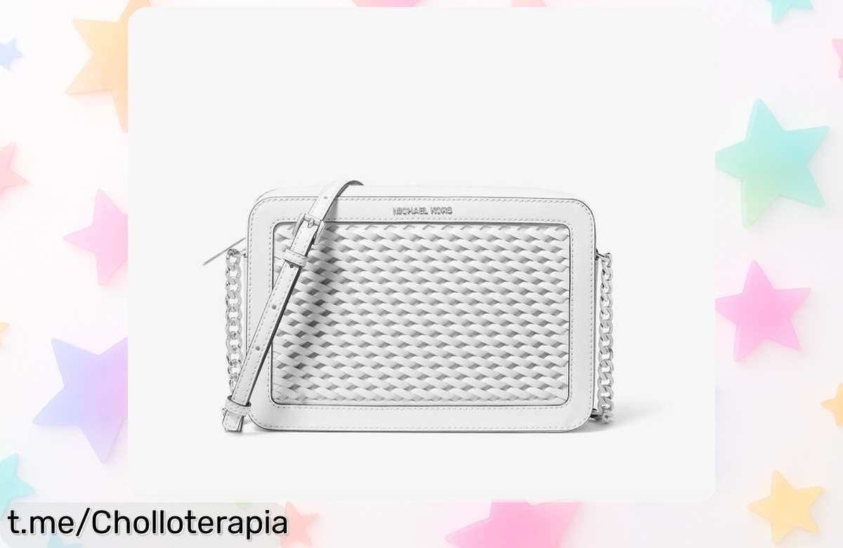 Descubre el elegante bolso Michael Kors 35T5STTC3Y en blanco optic, rebajado a un precio irresistible. Este super chollo es tu oportunidad para llevar todo lo que necesitas con estilo y destacar donde vayas. ¡No dejes pasar esta caída de precio! Consíguelo antes de que se agote.