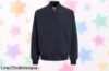 Descubre la chaqueta bomber JACK & JONES azul marino que todos quieren lucir, ahora a un precio rebajado increíble; dale ese toque único a tu outfit y corre antes de que se agote esta oportunidad única.