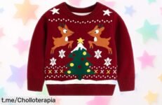Divertido jersey navideño de niña con reno y Papá Noel. ¡Descuentazo limitado que no querrás perderte para unas fiestas inolvidables!