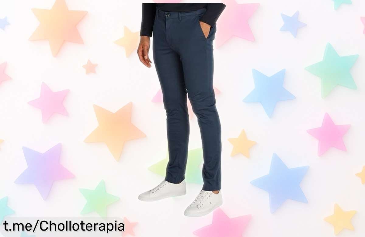 Pantalón chino Tommy Hilfiger Bleecker slim fit en azul con bandera bordada rebajado a precio loco, un diseño que nunca falla y está esperando a que te lo lleves ya antes de que se agoten las unidades ¡Corre que vuela!