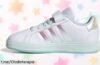 Zapatillas unisex adidas Grand Court 2.0 para niños a precio loco: un ofertón con suela de goma súper resistente y ajuste perfecto que no puedes dejar escapar, ¡corre que vuelan y la oportunidad se esfuma!