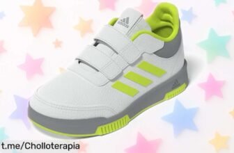 Zapatillas unisex adidas Tensaur con diseño atemporal y suela que no marca ¡Aprovecha el precio rebajado antes de que se agoten! Oferta limitada, vuélalas a tu casa ahora.
