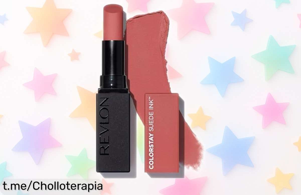 Barra de labios mate Revlon ColorStay Suede Ink, ¡super rebajada! Lúcete con el tono 005 Hot Girl y disfruta de unos labios irresistibles todo el día sin preocupaciones.