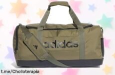 Bolsa deportiva adidas Essentials rebajada: espacio a raudales y cremalleras seguras, no dejes escapar este ofertón que te llevará más lejos. ¡Consíguela ya!