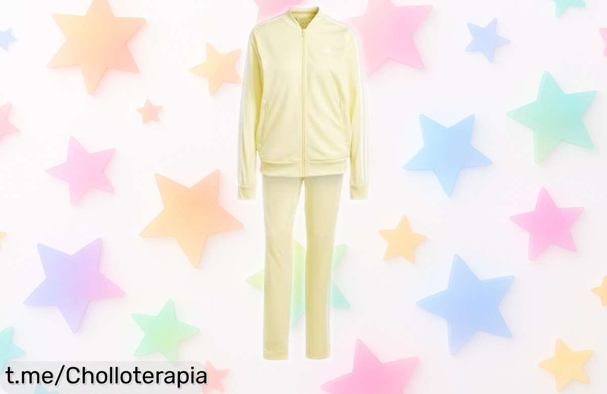 Chándal adidas mujer essentials 3 stripes en amarillo suave, ahora a precio de ganga; corre que vuelan y lleva contigo todo el estilo ¡no te quedes sin el tuyo!