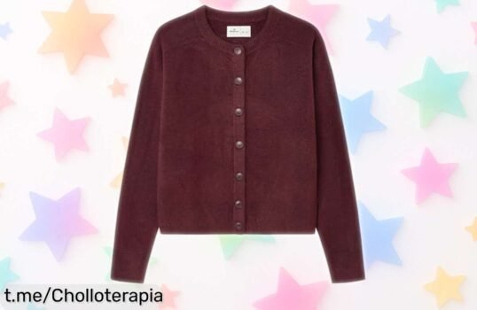 Impresionante cardigan cuello redondo Springfield en color wine, caída de precio brutal y calidad insuperable. ¡No te pierdas este ofertón limitado que transformará tu outfit!