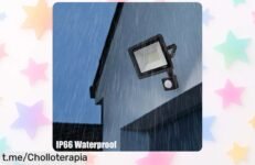 Reflector LED con sensor de movimiento PIR para exteriores, ¡ofertón imperdible! Ilumina tu jardín con luz potente y segura a precio rebajado de locura, no te quedes sin el tuyo.