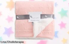 Súper suave manta Interbaby con bordado de estrellas en rosa, ¡rebajada para abrazar a tu peque! No dejes pasar este ofertón y llévala ya antes que se agoten.