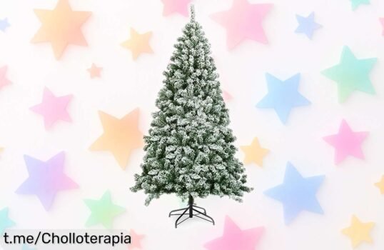 Árbol de Navidad artificial con nieve y soporte plegable, super chollo a precio increíble: disfruta la magia en casa u oficina antes que se acabe esta oferta limitada.