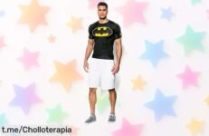Camiseta deportiva Under Armour con diseño de Batman a precio loco, secado rápido y protección solar ¡No te quedes sin ella y activa tu energía al máximo!