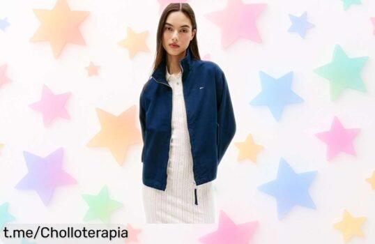 Cazadora Tommy Jeans para mujer 90’s con estilo hiphop a precio rebajado de locos, ¡aprovéchala ya y dale un toque único a tu outfit antes que se agote!