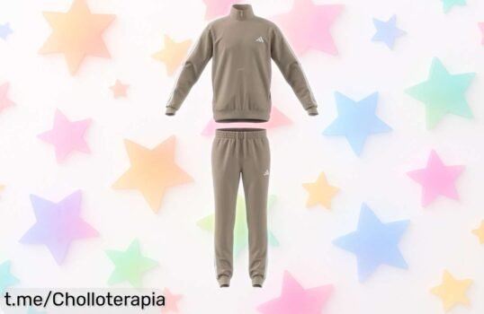 Chándal adidas para hombre con estilo clásico y detalles únicos a precio loco, ¡no te quedes sin el tuyo! Corre antes de que se agoten y luce un look ganador.