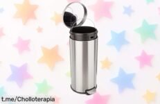 Cubo de basura metálico Amazon Basics, elegante y suave al cerrarse; ¡aprovéchate del súper chollo y transforma tu rincón en un lugar más práctico sin esperar!