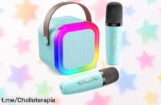 Mini karaoke infantil con 2 micrófonos inalámbricos y luces LED a un precio rebajado: ¡dale a tus peques la fiesta que merecen y hazles cantar sin parar!