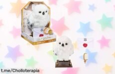 Peluche interactivo Hedwig de Harry Potter a precio rebajado: disfruta sus 15 sonidos mágicos y ¡envía mensajes secretos desde Hogwarts! Corre, la magia no espera.