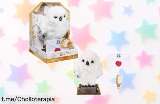 Peluche interactivo Hedwig de Harry Potter a precio rebajado: disfruta sus 15 sonidos mágicos y ¡envía mensajes secretos desde Hogwarts! Corre, la magia no espera.