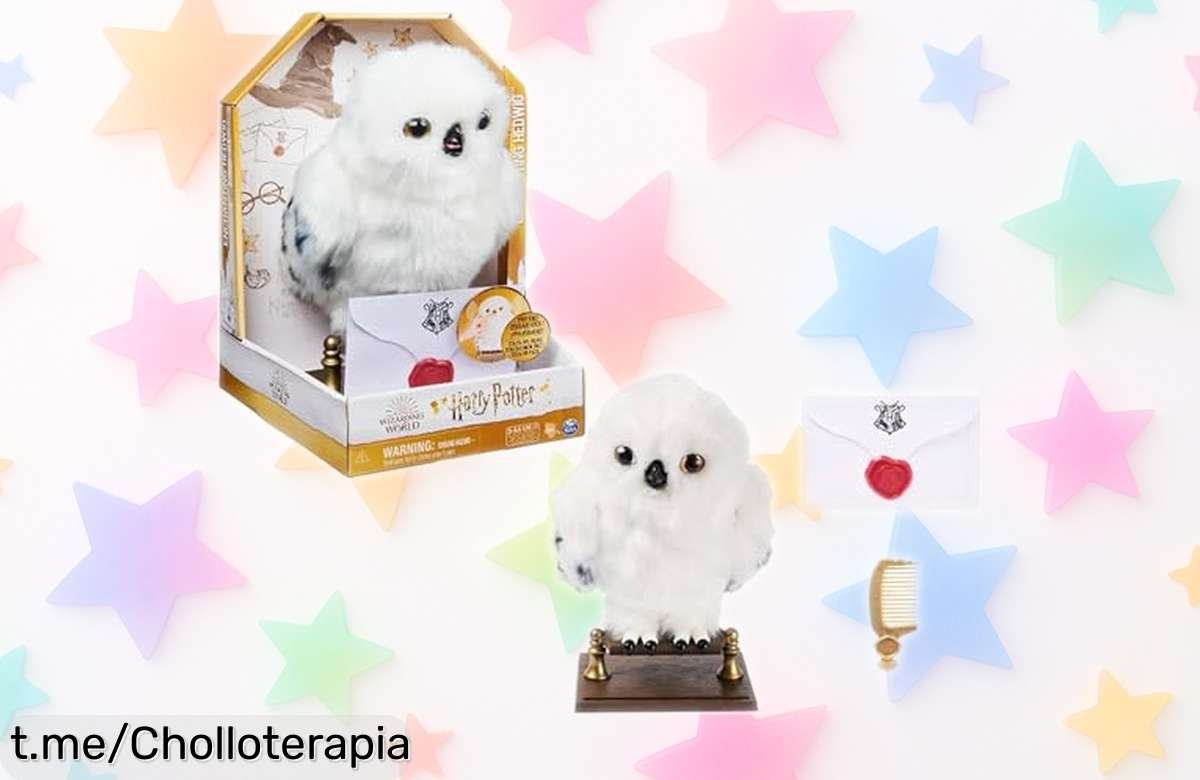 Peluche interactivo Hedwig de Harry Potter a precio rebajado: disfruta sus 15 sonidos mágicos y ¡envía mensajes secretos desde Hogwarts! Corre, la magia no espera.