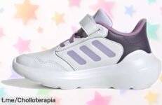 Zapatillas adidas Tensaur para niños con diseño clásico a precio rebajado, un super chollo que les encantará; corre y dales lo mejor sin gastar de más.