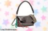 Bolso bandolera Desigual Half Logo en brushed silver bronce, chollo modernísimo con cierre seguro ¡rebajado por tiempo limitado! No te quedes sin el tuyo y luce espectacular.