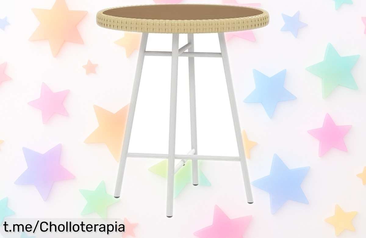 Mesa auxiliar redonda Outsunny de ratán sintético a precio loco, ideal para tu terraza o jardín. ¡Date prisa que esta oferta vuela y no querrás perderte este chollazo!