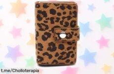 Monedero pequeño Misako con animal print y tarjetero metálico a precio loco, súper elegante para lucir tus billetes y tarjetas organizados. ¡Aprovecha este ofertón que se va volando!