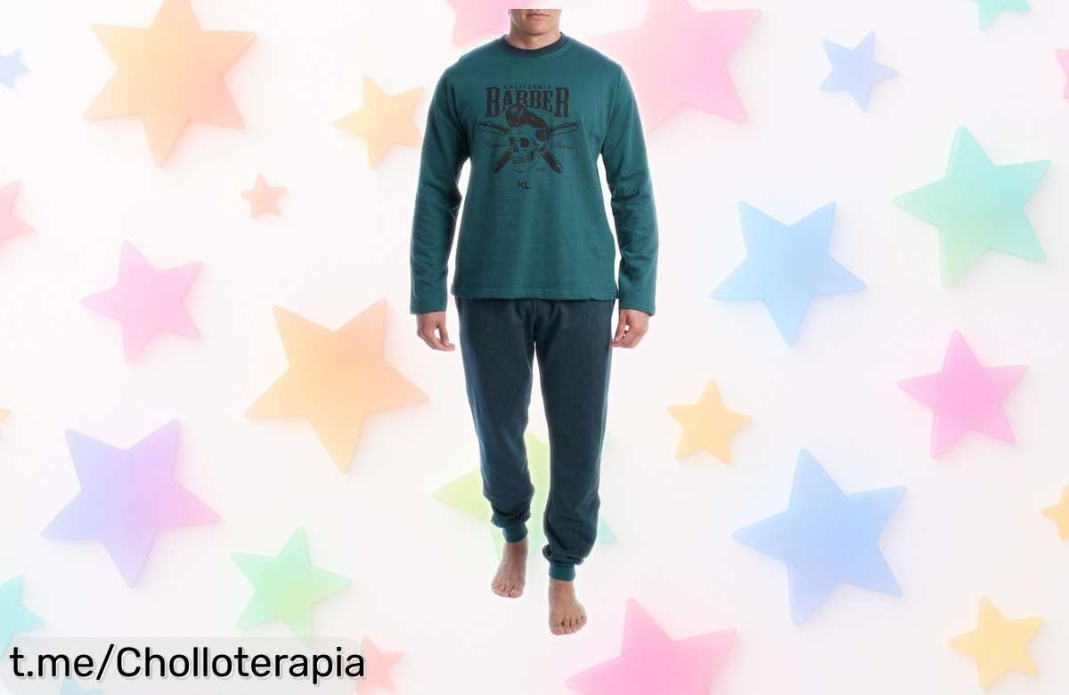 Pijama de invierno afelpado Kisses and Love a precio brutal: calor y estilo en casa por menos, ¡aprovecha este super chollo y siente el abrazo que te mereces ya!