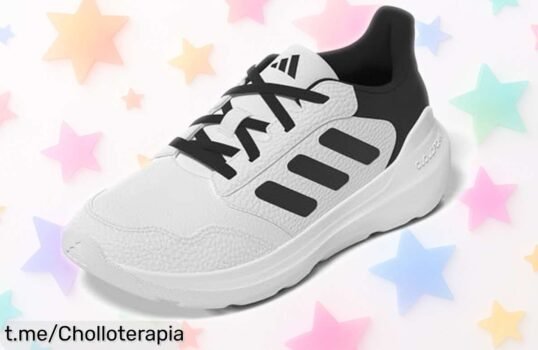 Zapatillas adidas para niños con diseño clásico y suela reforzada a precio rebajado, ¡dales el estilo que merecen antes de que se agoten!