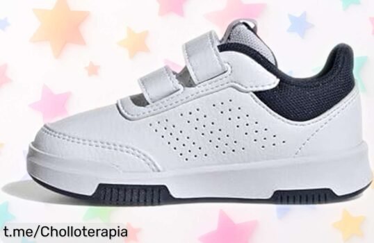 Zapatillas unisex bebé adidas Tensaur con diseño clásico y suela que no deja marcas, ¡super chollo a precio rebajado! Da estilo y libertad a tus peques antes de que vuelen.