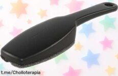 Cepillo quita pelusas Brabantia: diseño ergonómico y doble almohadilla para un cuidado instantáneo de tu ropa. ¡Ofertón rebajado que hará sonreír a tus prendas!