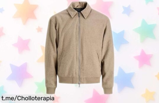 Increíble bomber jacket Jack & Jones Jcocover en color crudo, con rebaja de precio y un estilo juvenil que hará que brilles en cualquier plan casual ¡No te lo pierdas!