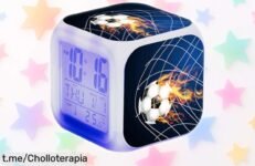 Reloj digital de fútbol con alarma silenciosa y luz suave, ¡super chollo a precio rebajado que hará tus mañanas un golazo! No te quedes sin el tuyo, corre antes de que se agoten.
