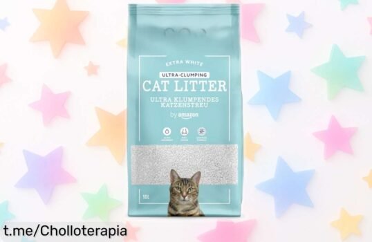 Arena aglomerante ultrablanca para gatos by Amazon 10L, un chollo que cuida a tus mimados sin polvo ni preocupaciones, ¡hazte con ella antes de que desaparezca!