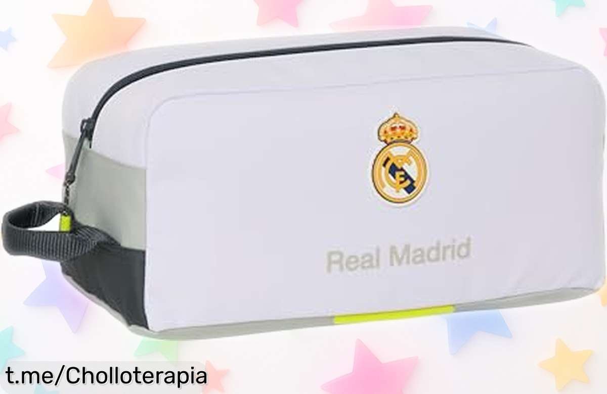 Bolsa mediana Real Madrid 25/26 para tus zapatillas y lo que necesites, un ofertón súper resistente que te hará llevarlo todo a la perfección. ¡No dejes pasar esta oportunidad!