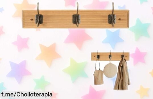 Descubre el perchero de pared en madera clara LIN HOME con 3 ganchos vintage, oferta espectacular que no puedes dejar pasar. ¡Decora tu hogar y light up your estilo ahora!