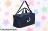 Descubre la bolsa de gimnasio Nike CU8097410, resistente y exclusiva; un ofertón que no podrás dejar escapar para llevar todo tu día a día sin complicaciones. ¡Actúa rápido!