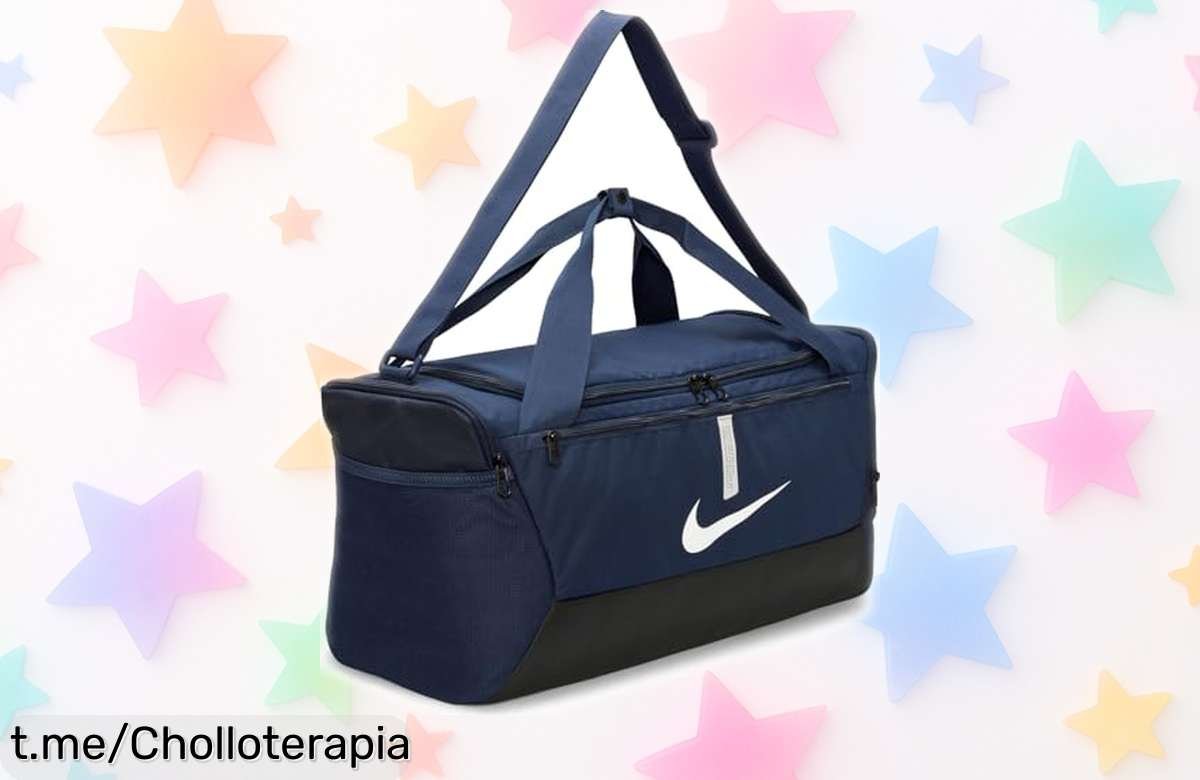 Descubre la bolsa de gimnasio Nike CU8097410, resistente y exclusiva; un ofertón que no podrás dejar escapar para llevar todo tu día a día sin complicaciones. ¡Actúa rápido!