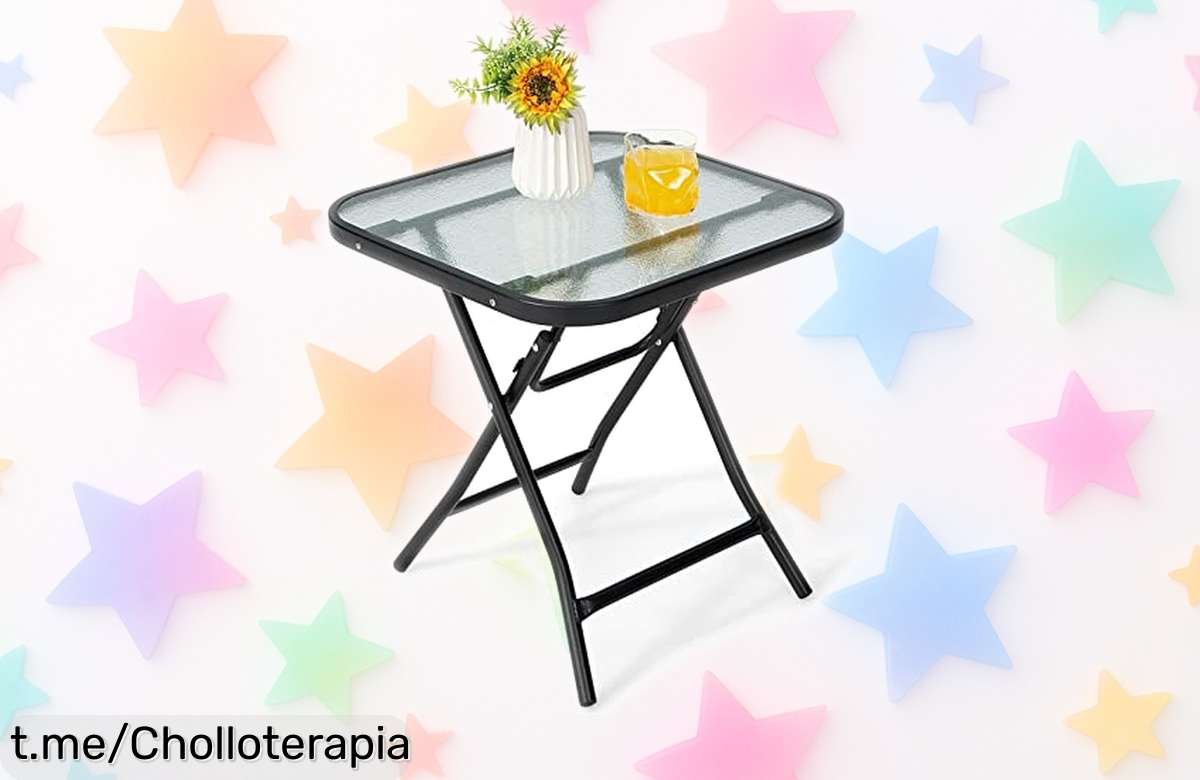 Mesa auxiliar plegable Goplus con cristal templado, fácil de guardar y elegante; no pierdas este ofertón que transformará cualquier rincón en un espacio espectacular.