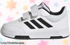 Zapatillas para bebés adidas Tensaur con velcro, ¡super chollo que hará sonreír a tu pequeño y cuidará su piecito como nunca antes! Aprovecha este ofertón antes de que se acaben.