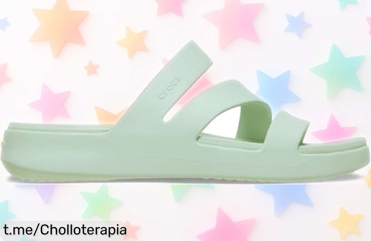 Increíbles sandalias planas Crocs Getaway para mujer a un precio de escándalo, no te quedes sin ellas y dale frescura a tu look antes de que se agoten.