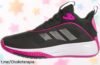 Zapas Adidas Hombre OWNTHEGAME 3.0 a precio loco: suela que agarra en cualquier terreno y refuerzo extra para las aventuras más intensas, ¡no dejes pasar esta oportunidad única!