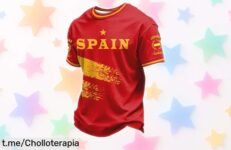 Camiseta fan España Mundial 2026, el básico que no puede faltar para animar cada partido. Aprovéchate de su precio rebajado y llévatelas ya, ¡no te quedes sin las tuyas!