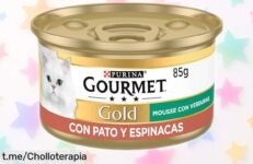 Deliciosa comida húmeda Gourmet Gold Mousse con pato y espinacas en pack de 24 latas a un precio tirado que hará feliz a tu gato. ¡No dejes pasar este chollo!