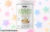 Increíble proteína vegana Weider en polvo para energía natural y sin azúcar: disfruta de su delicioso sabor a choco blanco con avellana. ¡No te lo pierdas, esta oferta es un golazo!