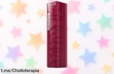 Pintalabios Maybelline Superstay con brillo intenso y efecto vinilo que aguanta todo el día, ¡un ofertón a precio de risa que no querrás dejar escapar!