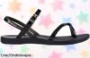 Sandalias de mujer Ipanema modelo Black-Gold, un ofertón elegante que hará lucir tus pies como nunca. ¡No te quedes sin las tuyas antes de que volen!