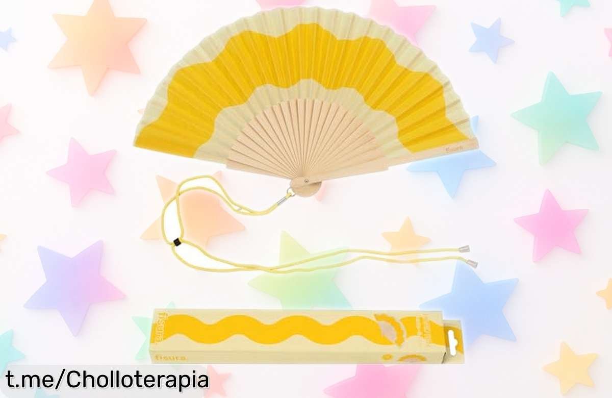 Abanico de mano original con estampado de ondas, colgador y madera resistente a un precio tiradísimo ¡No te quedes sin el tuyo y dale color a tus días!