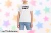 Camiseta básica Levi’s con logo que querrás llevar en verano, ¡más barata de lo que imaginas y perfecta para lucir estilo sin esfuerzo!