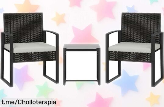Conjunto de jardín Outsunny de 3 piezas, sillitas y mesa que aguanta todo clima a un precio increíble. ¡El momento perfecto para disfrutar afuera nunca fue tan accesible!