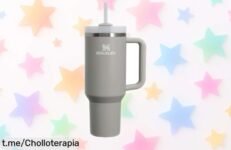 Consigue la espectacular botella Stanley Quencher 1.2L y mantén tu agua helada hasta 48h, auténtico precio de ganga que no puedes dejar pasar y te hará disfrutar cada sorbo.
